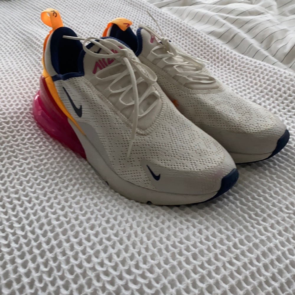 Women’s size 10 Nike air max